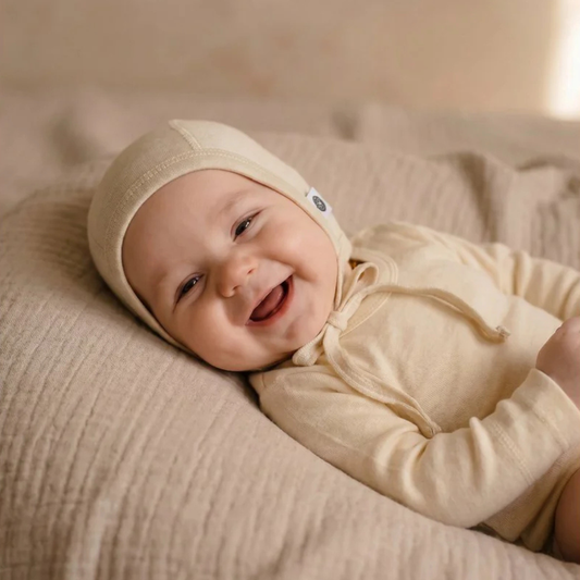 Baby bonnet in 100% merino wool