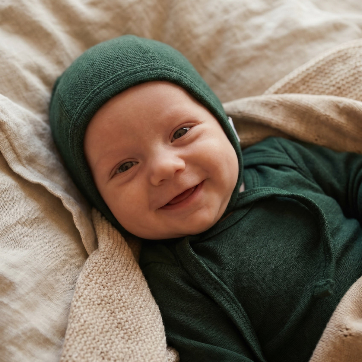 Baby bonnet in 100% merino wool
